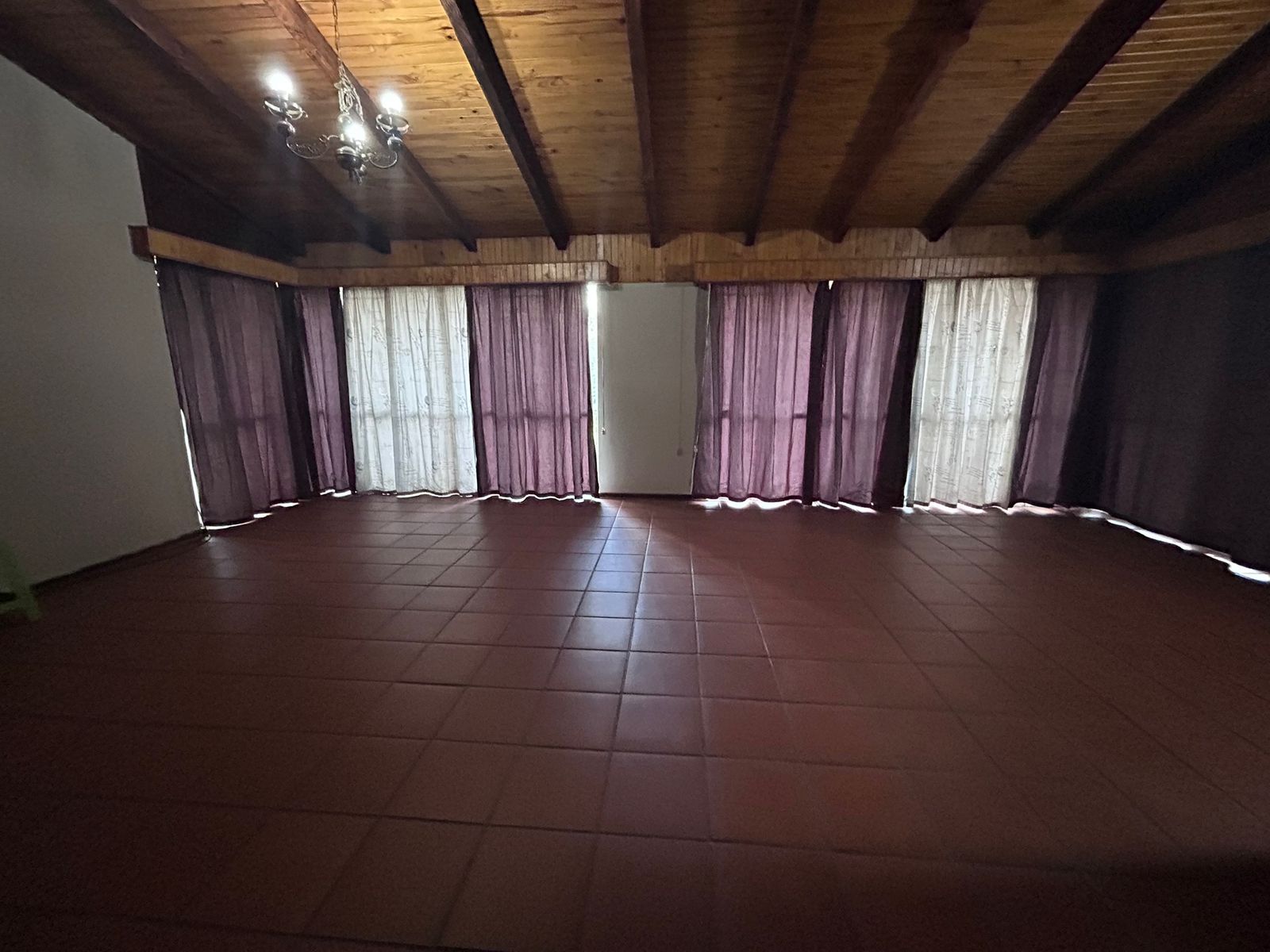 Main House - Lounge Area